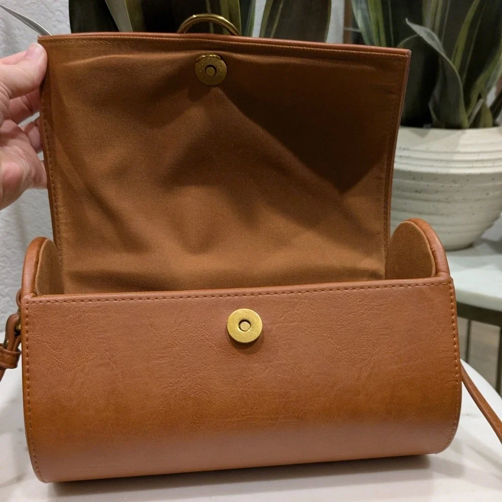 Universal Thread Barrel Crossbody Bag Women OS Brown Faux Leather Ring Closure‎